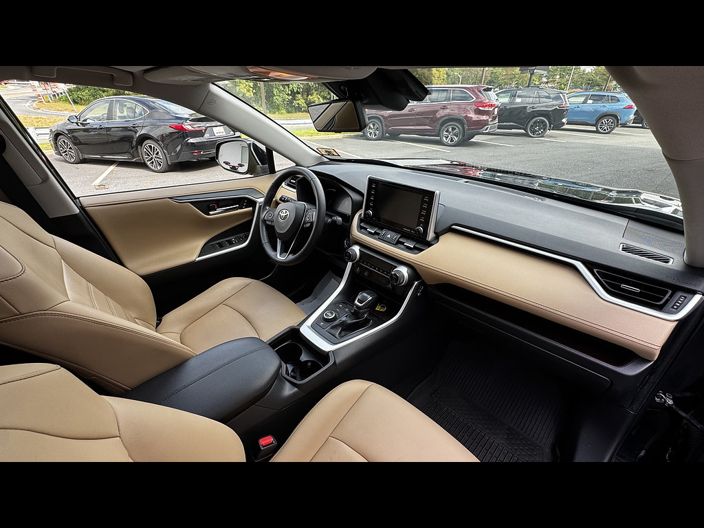 Used 2019 Toyota RAV4 Limited w/ Carpet Mat Package AWD/4WD image 30