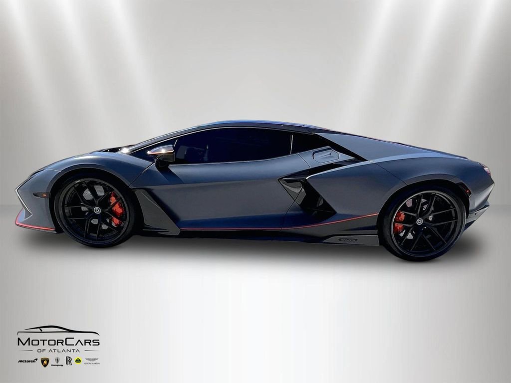 Used 2025 Lamborghini Revuelto image 3