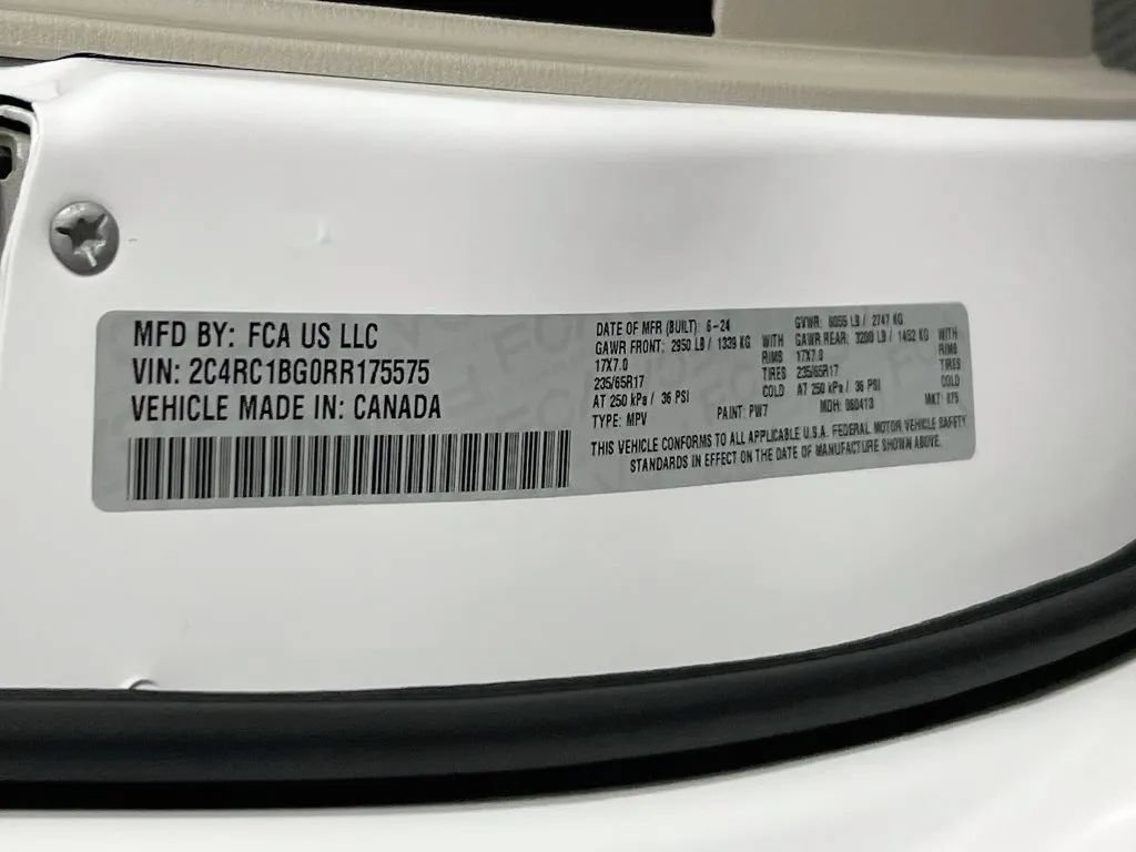 Used 2024 Chrysler Pacifica Touring-L FWD image 33
