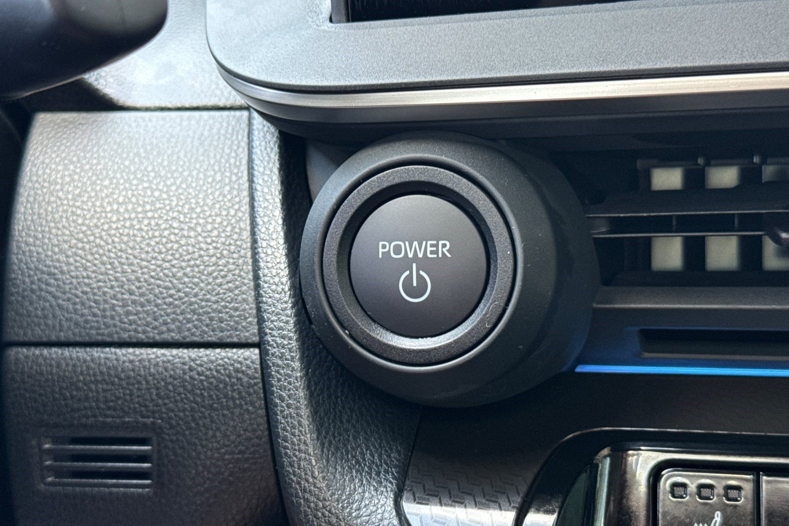 New 2027 Toyota Prius LE FWD image 18