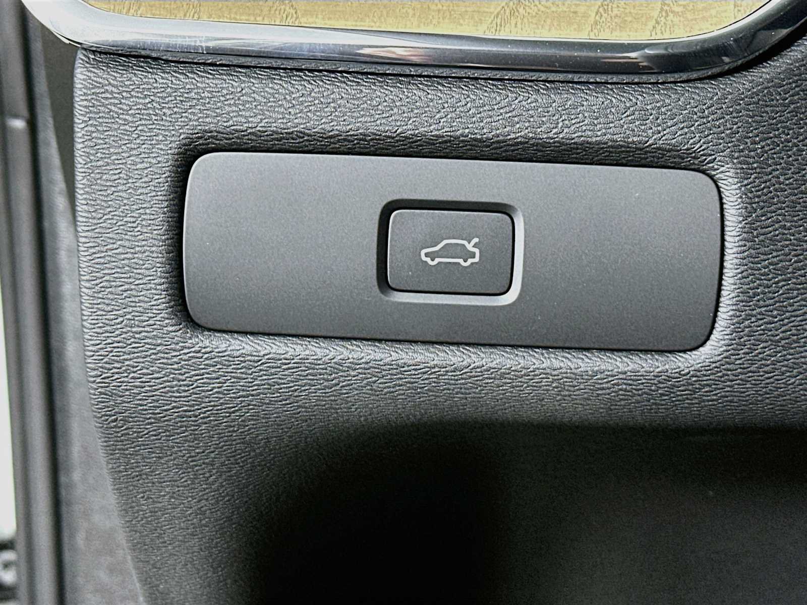 New 2026 Volvo XC60 B5 Plus w/ Protection Package Premier AWD/4WD image 10