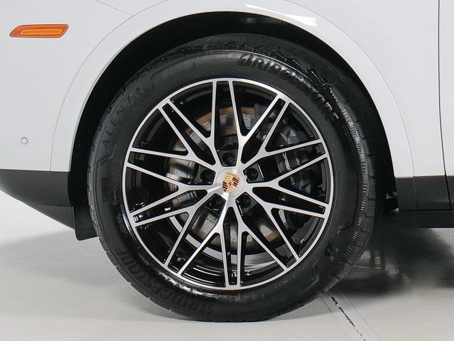 Certified 2026 Porsche Cayenne AWD/4WD image 32