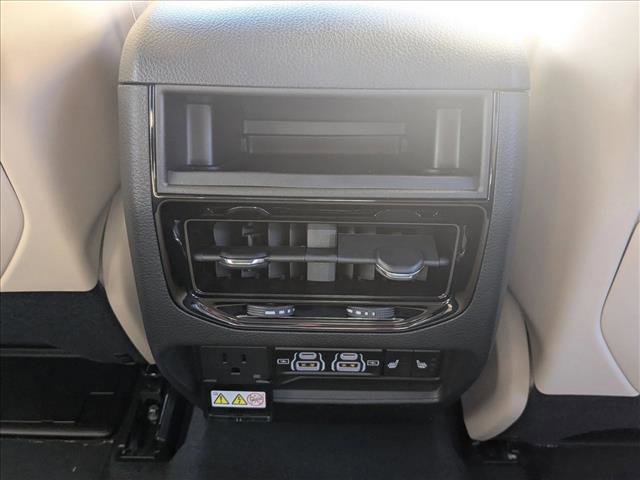 New 2025 Jeep Grand Cherokee Limited w/ Trailer Tow Package image 18