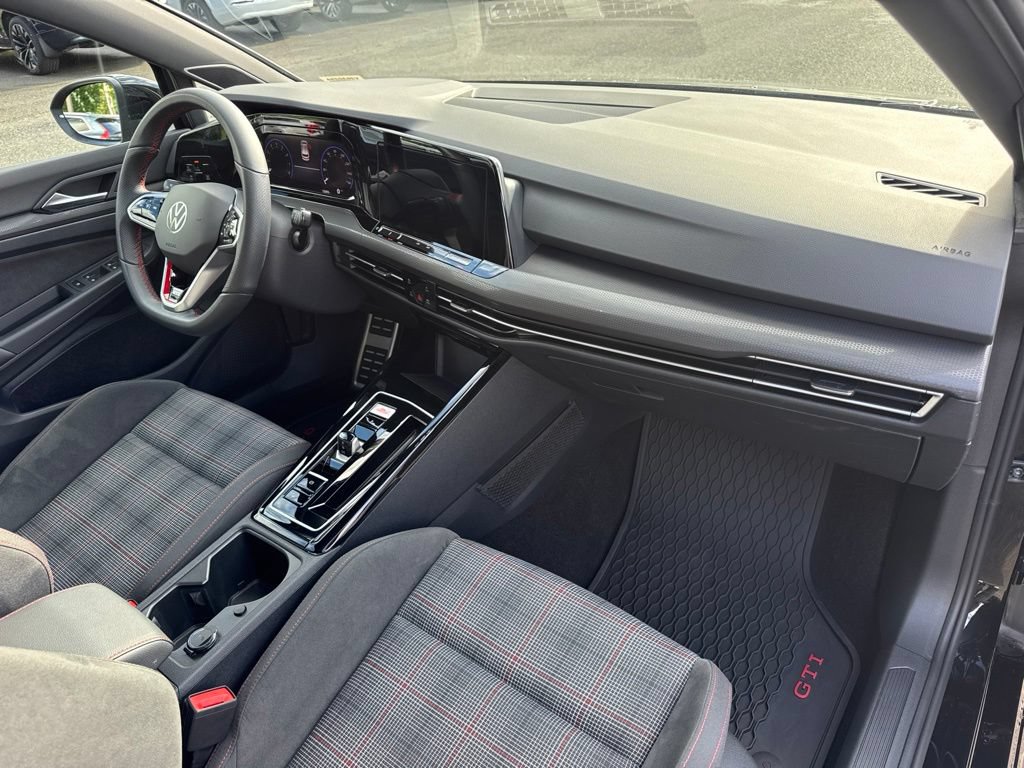Used 2024 Volkswagen GTI SE FWD image 20