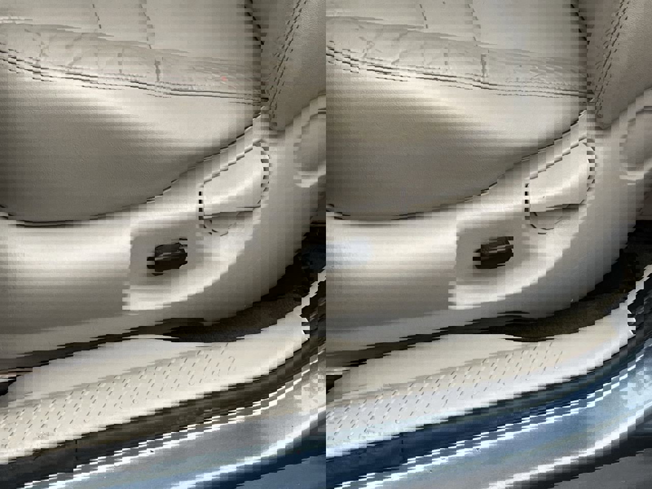 Used 2010 Ford Escape Limited image 11