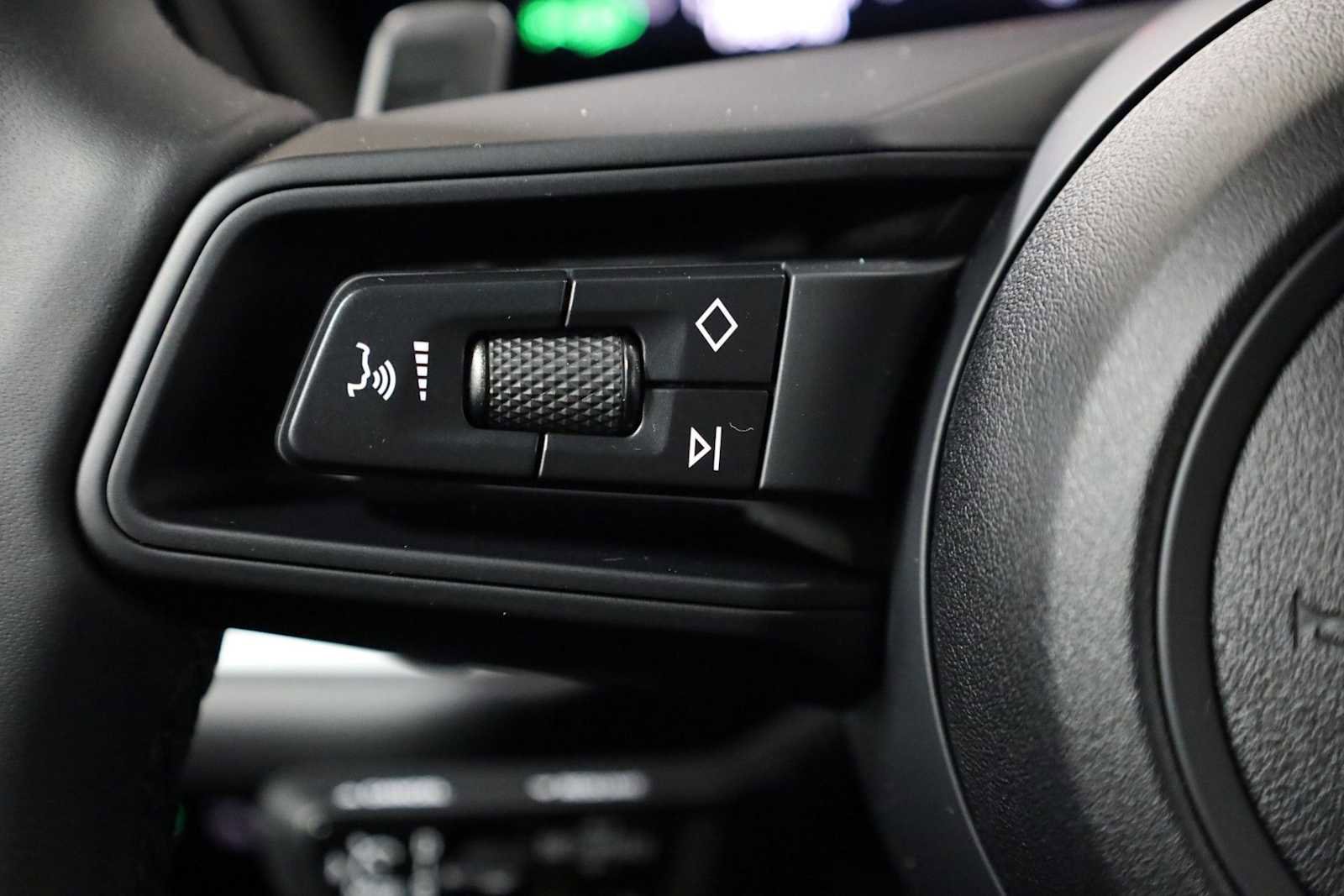 Certified 2025 Porsche Cayenne image 25