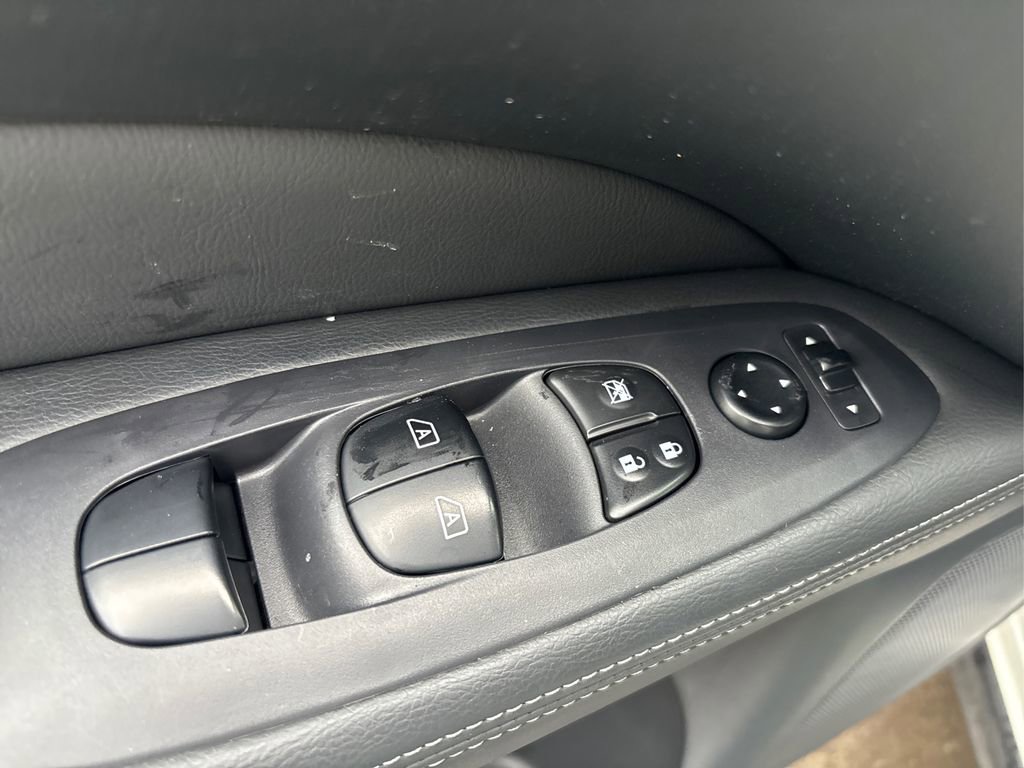 Used 2019 Nissan Pathfinder Platinum image 41