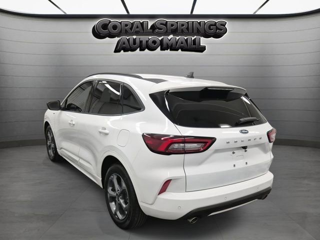 Used 2023 Ford Escape ST-Line w/ Tech Pack #1 FWD image 4