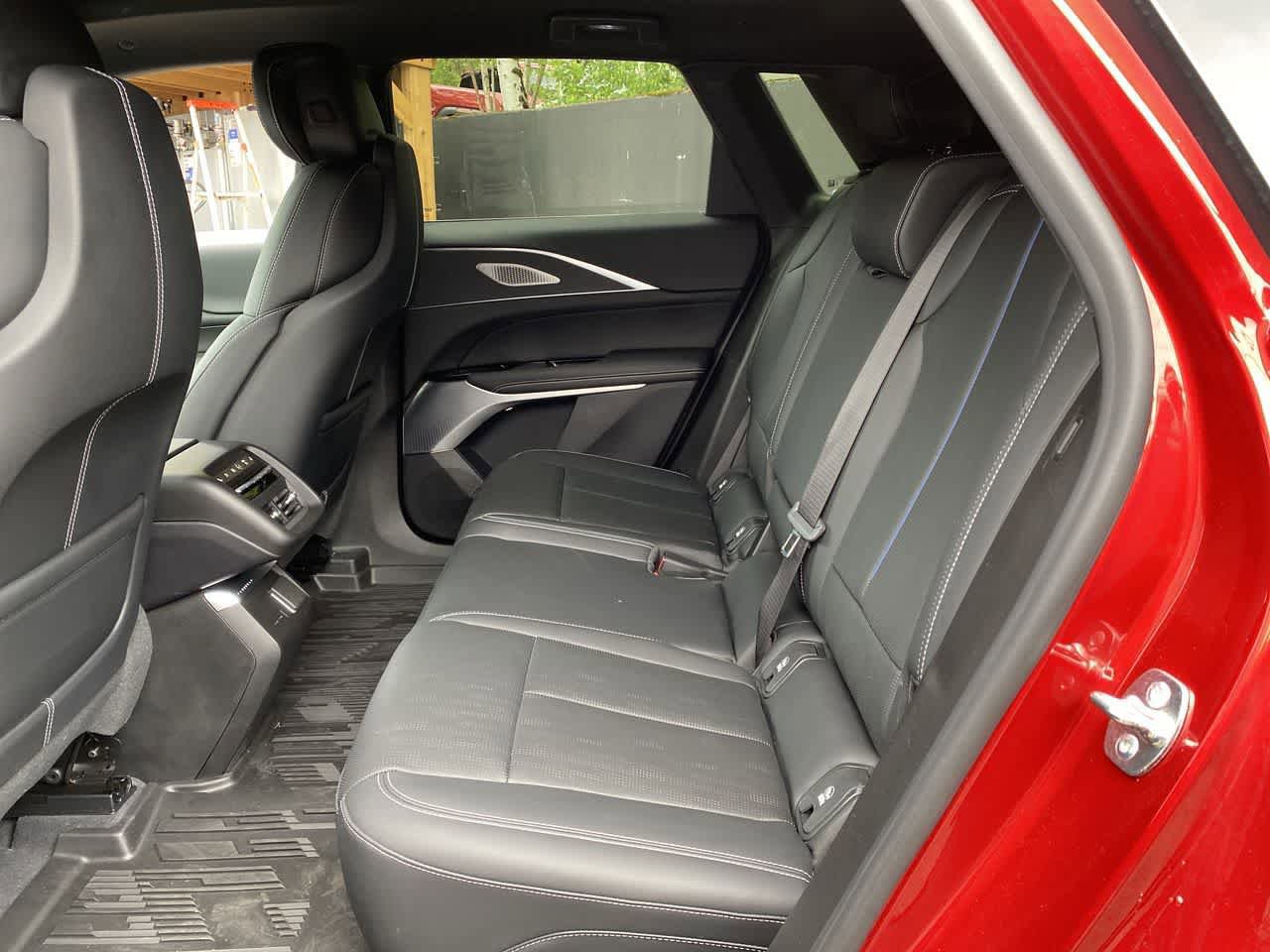 Used 2024 Cadillac Lyriq Luxury w/ LPO, Floor Liner Package AWD/4WD image 17