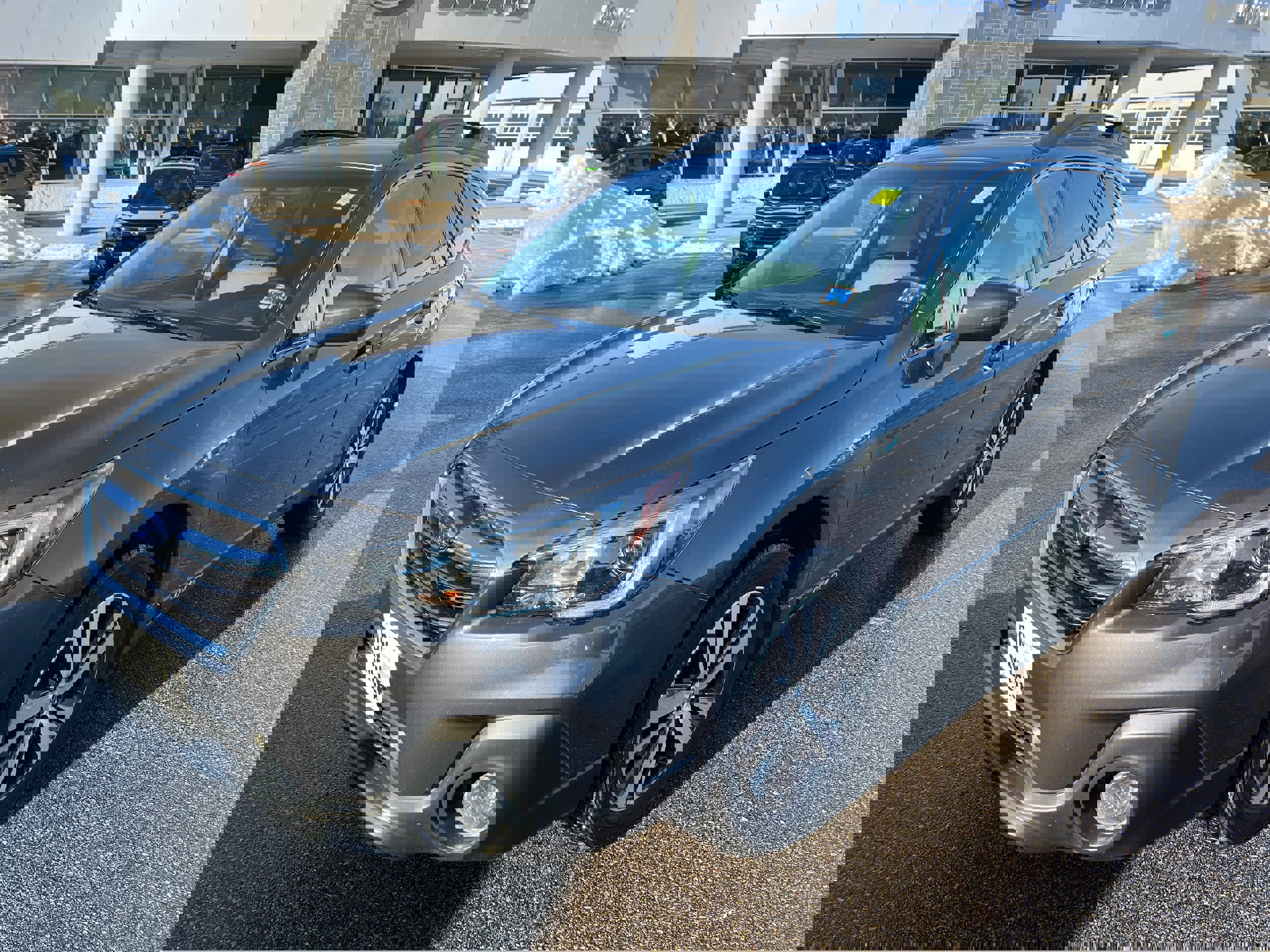 Used 2018 Subaru Outback 2.5i Limited w/ Popular Package #2 image 3