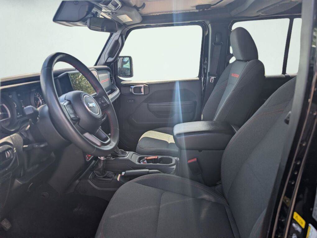 Used 2024 Jeep Wrangler Unlimited Rubicon AWD/4WD image 32