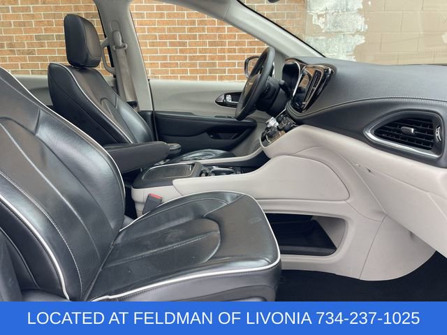 Used 2023 Chrysler Pacifica Limited image 28