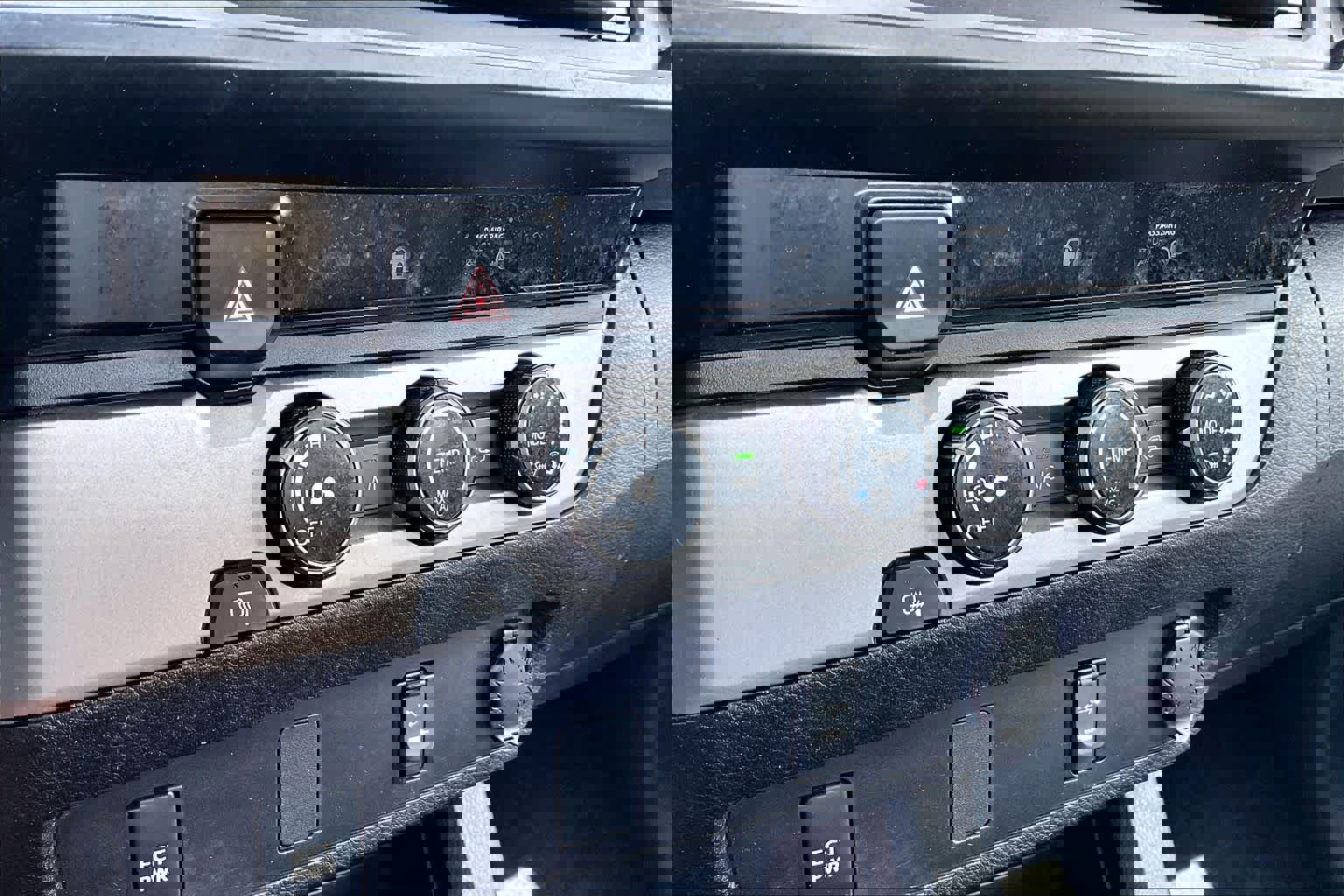 Used 2018 Toyota Tacoma SR image 29