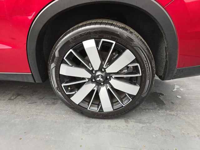 Used 2025 Mitsubishi Outlander SE image 16