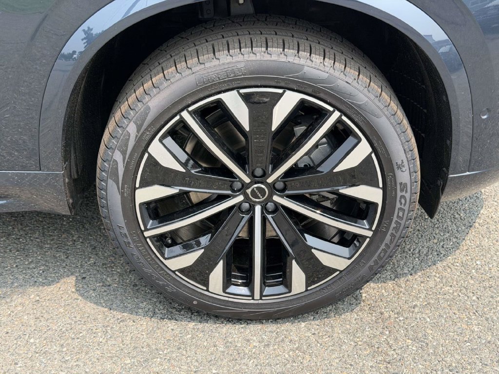 New 2026 Volvo XC90 B6 Plus w/ Protection Package Premier AWD/4WD image 24