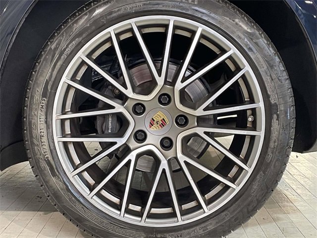 Used 2022 Porsche Cayenne Platinum Edition w/ Premium Package Plus image 14