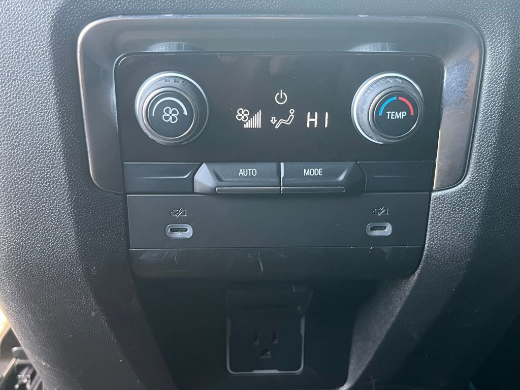 Used 2024 Chevrolet Suburban LS image 24