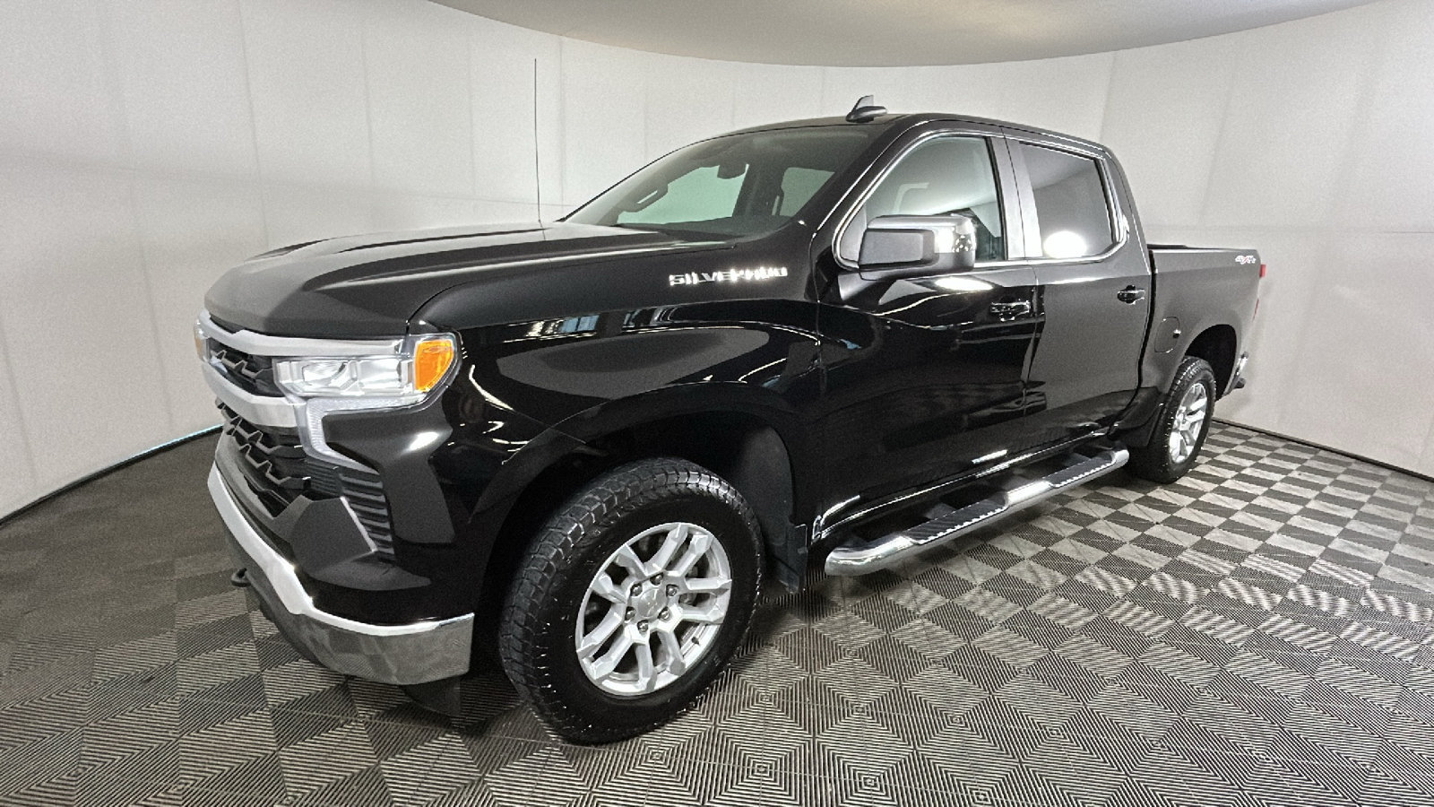 Used 2023 Chevrolet Silverado 1500 LT AWD/4WD image 7
