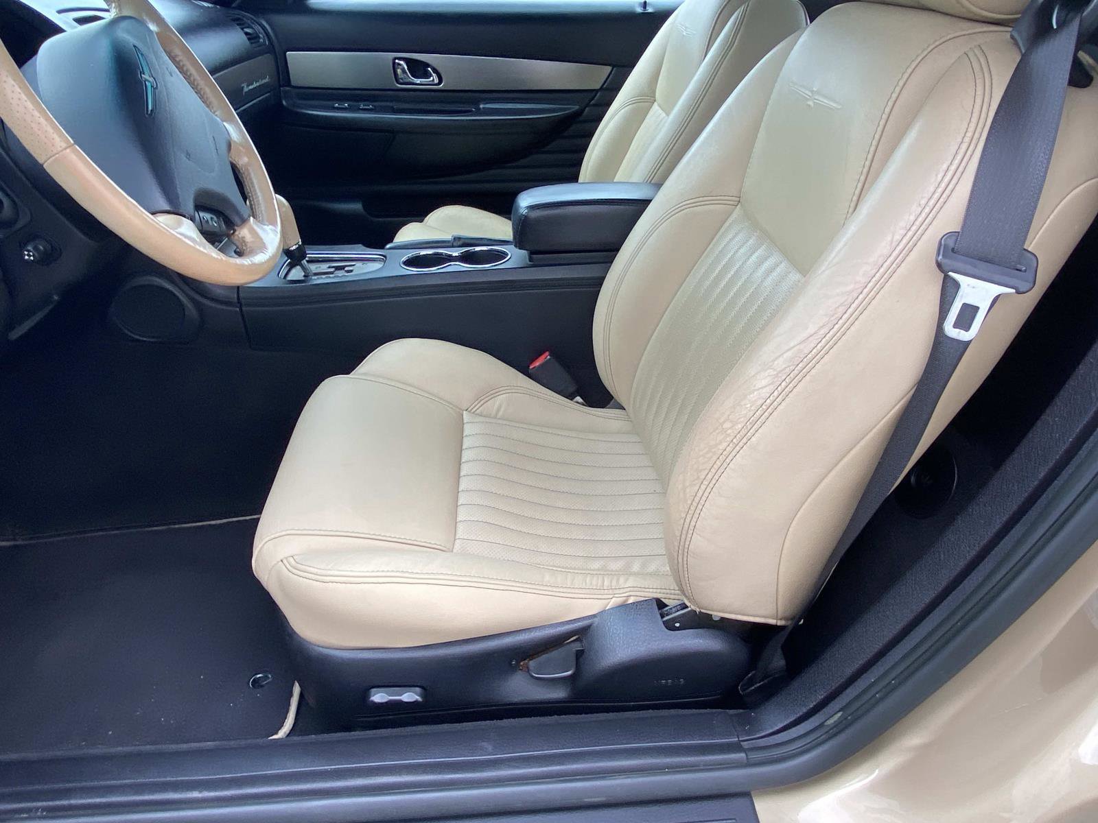 Used 2005 Ford Thunderbird image 14