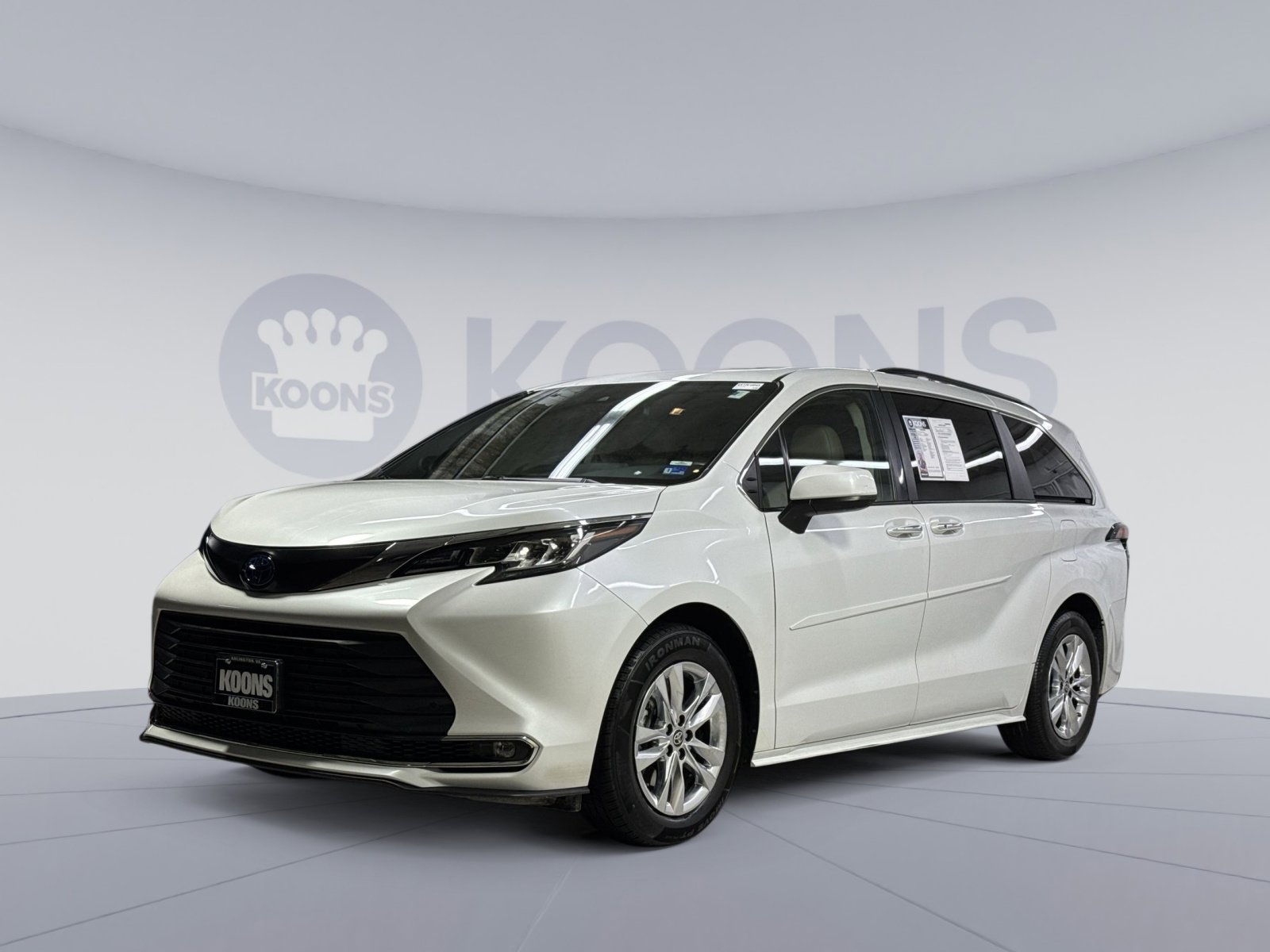 Used 2022 Toyota Sienna XLE