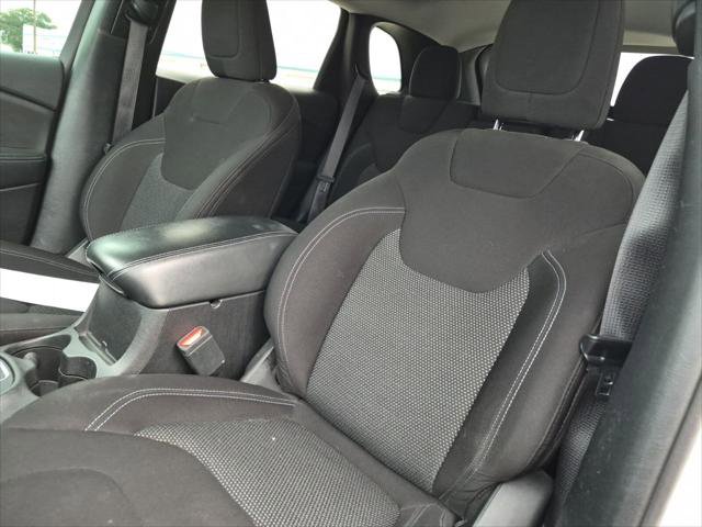 Used 2020 Jeep Cherokee Latitude FWD image 12