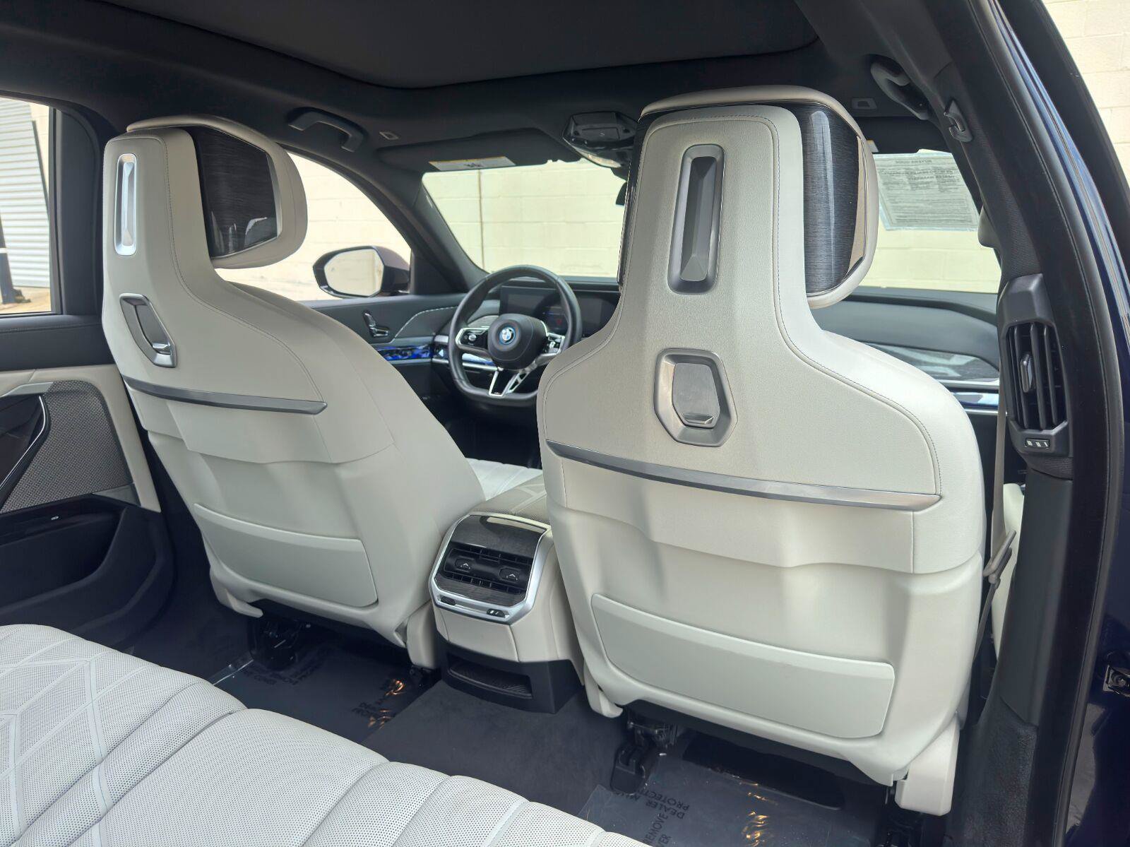 Used 2023 BMW i7 xDrive60 AWD/4WD image 51