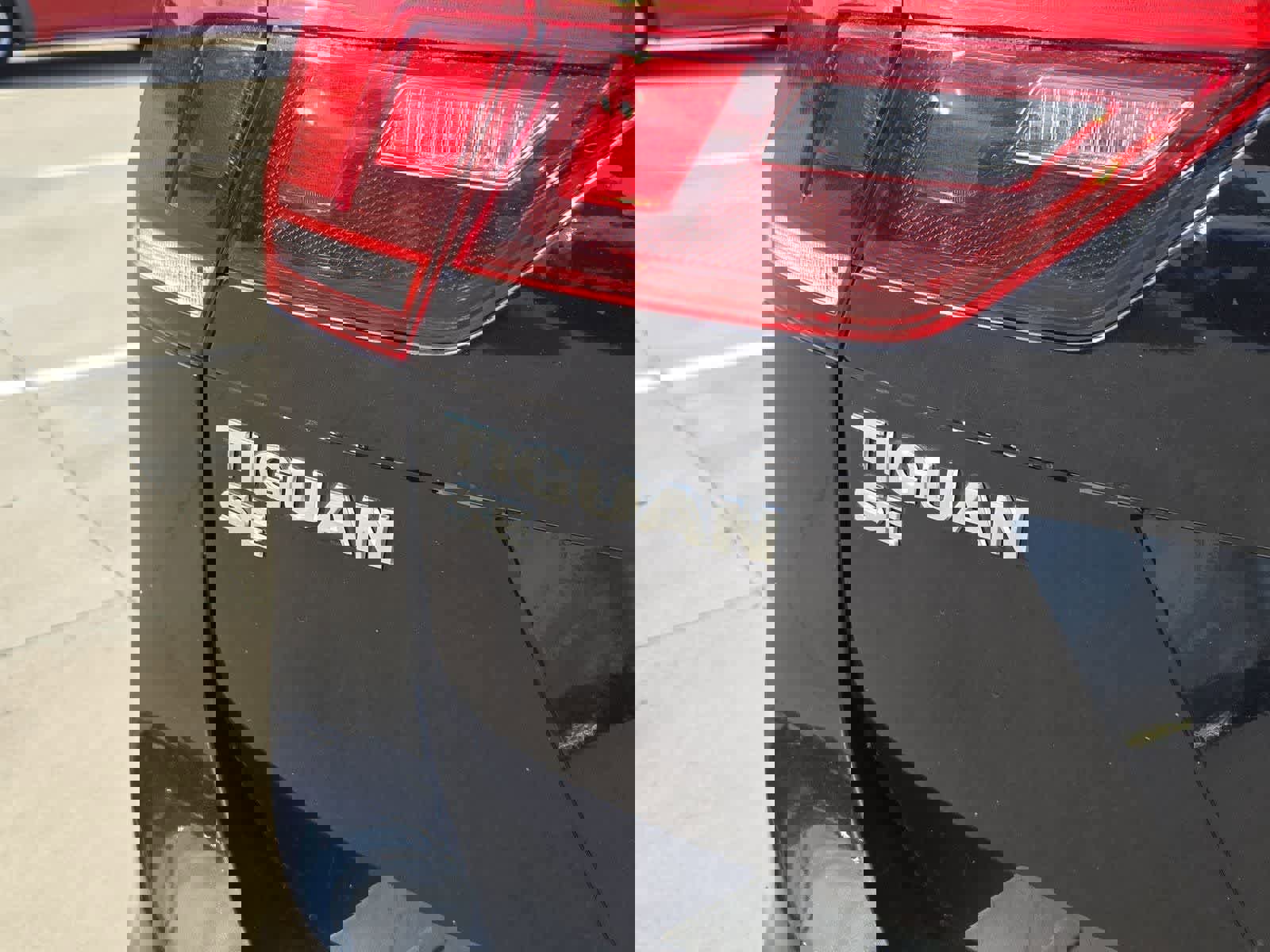 Used 2018 Volkswagen Tiguan SE image 11