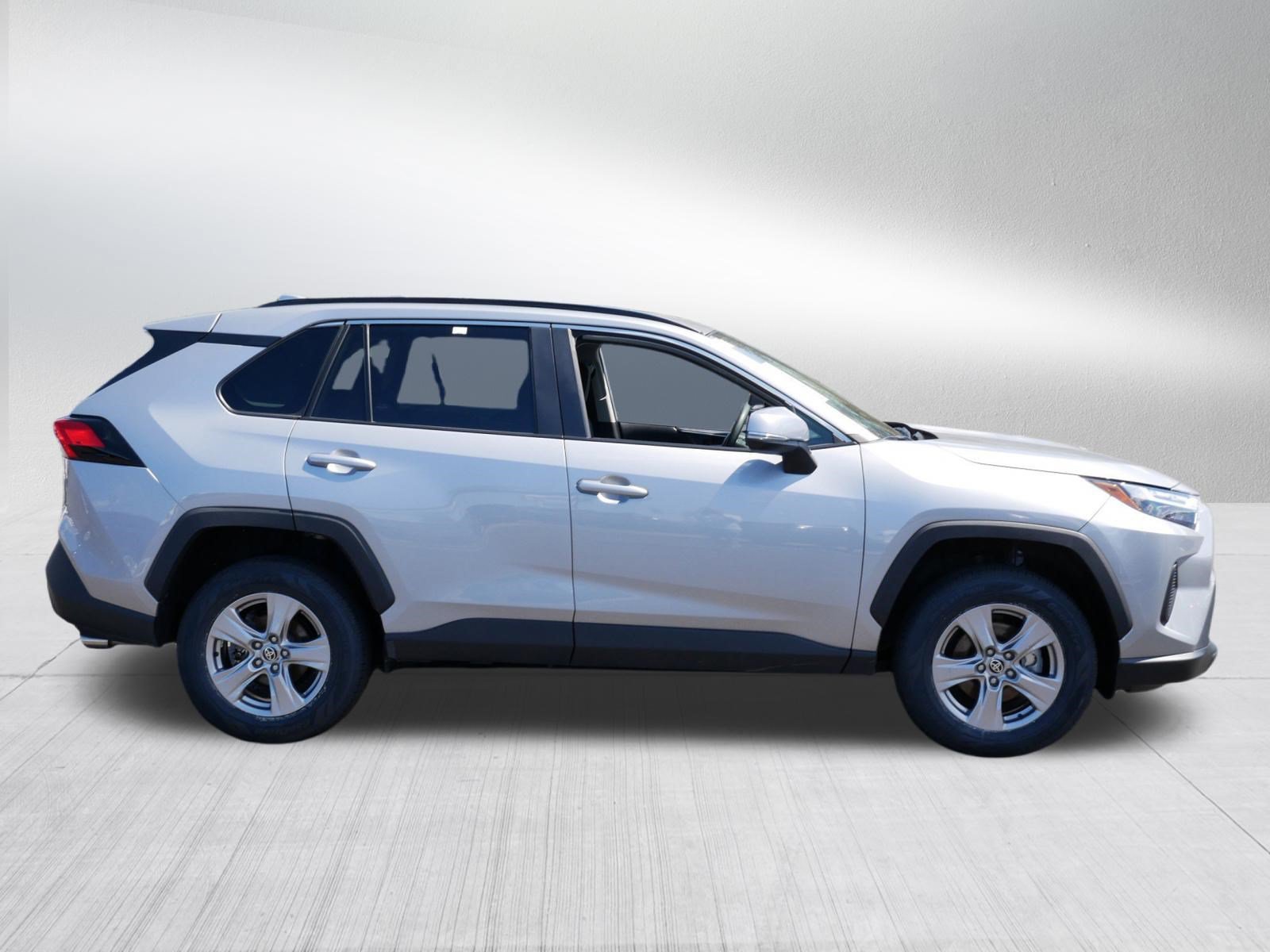 Used 2025 Toyota RAV4 XLE AWD/4WD image 8