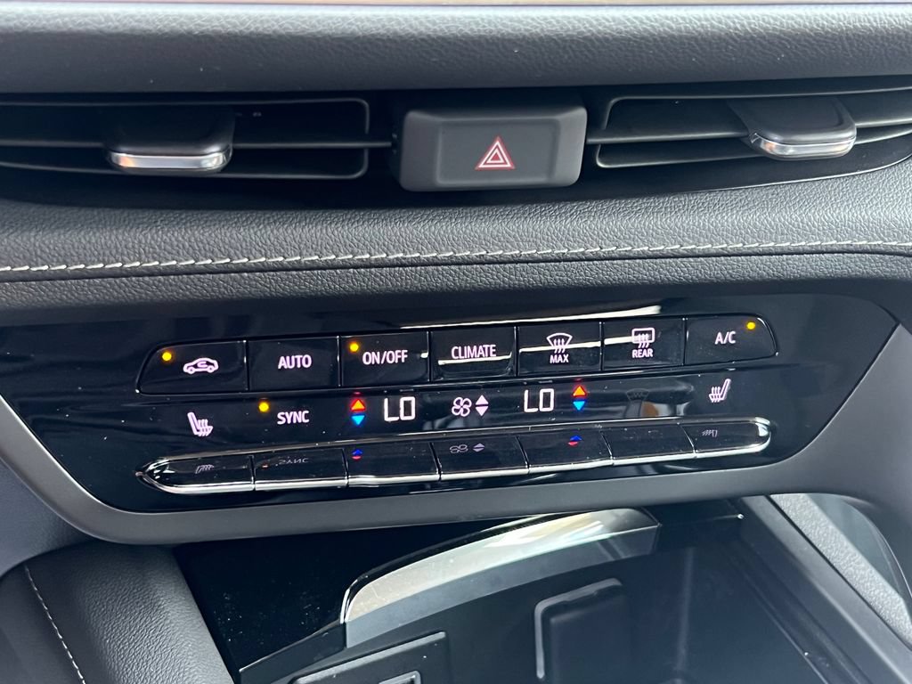 Used 2023 Buick Envision Preferred FWD image 26