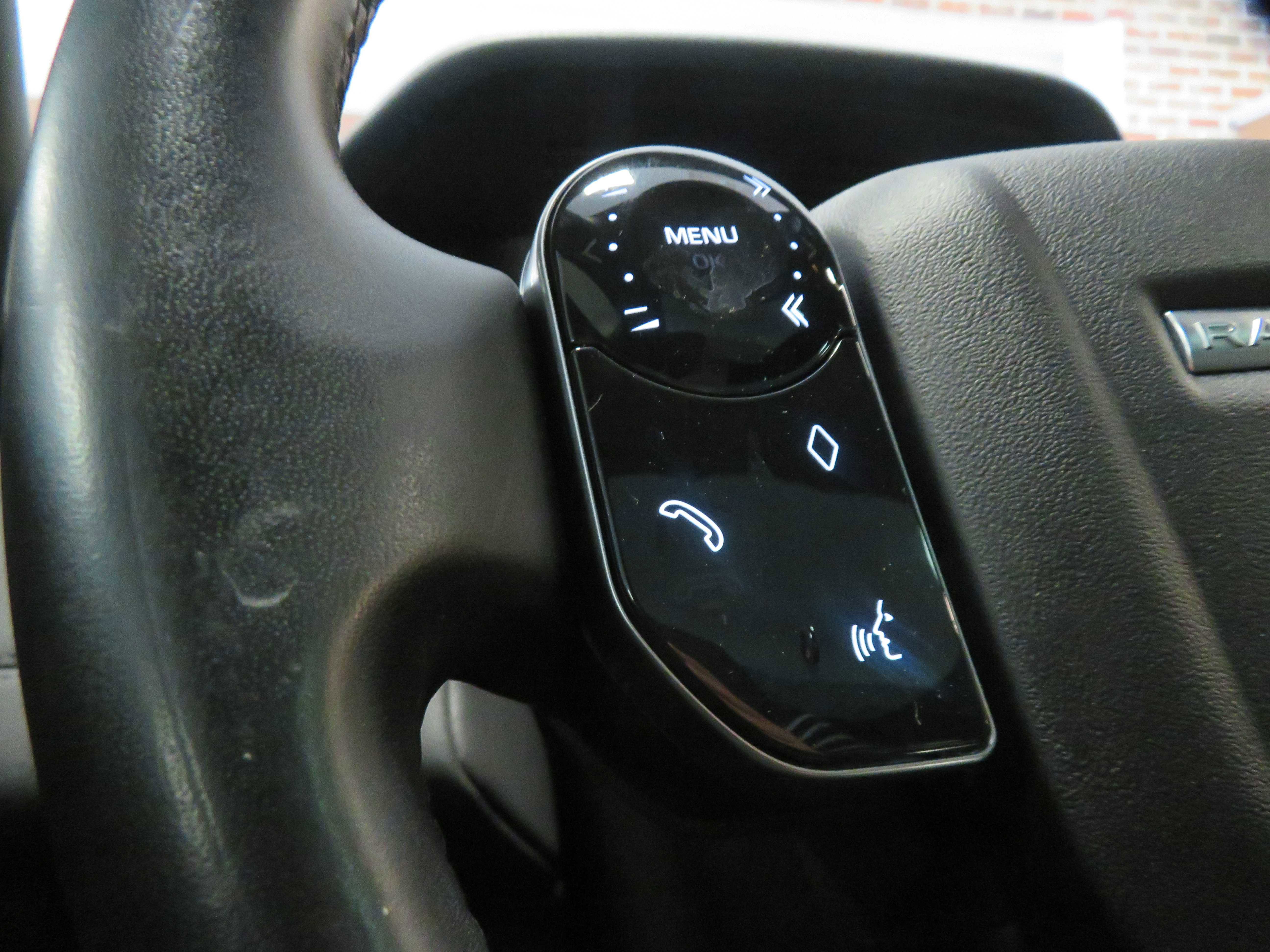 Used 2020 Land Rover Range Rover Evoque SE image 32