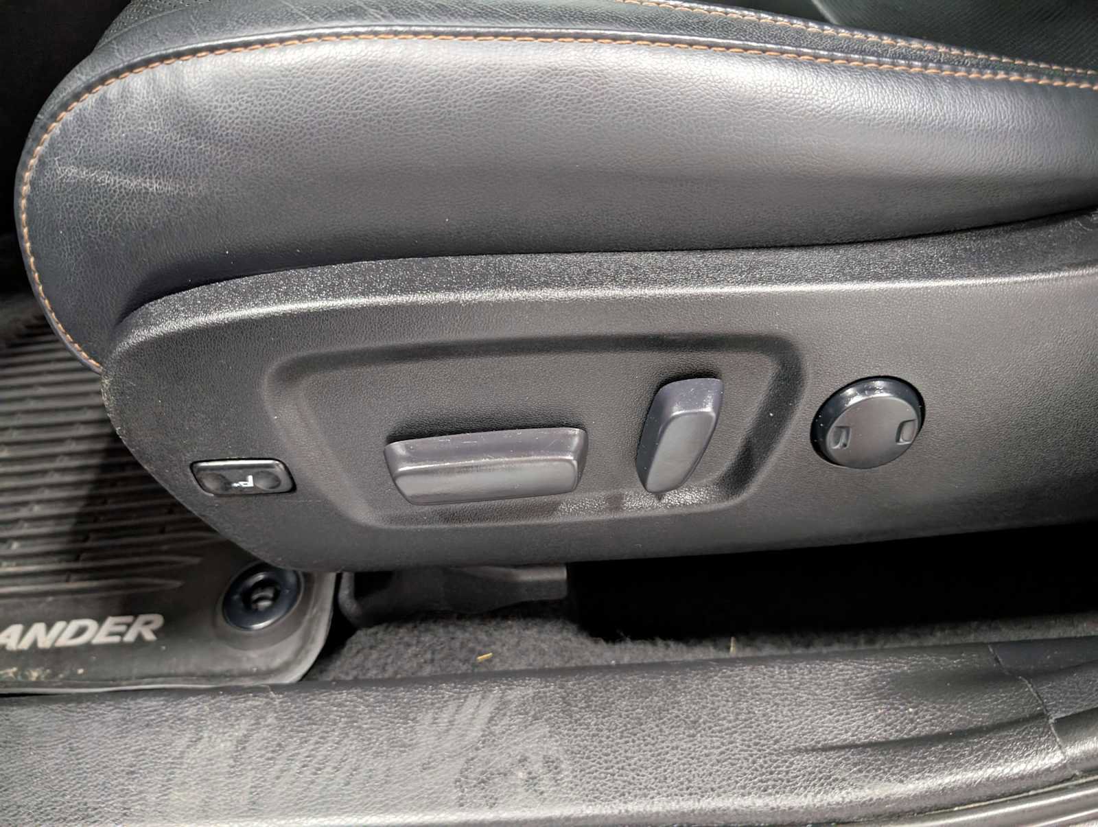 Used 2019 Toyota Highlander Limited image 39