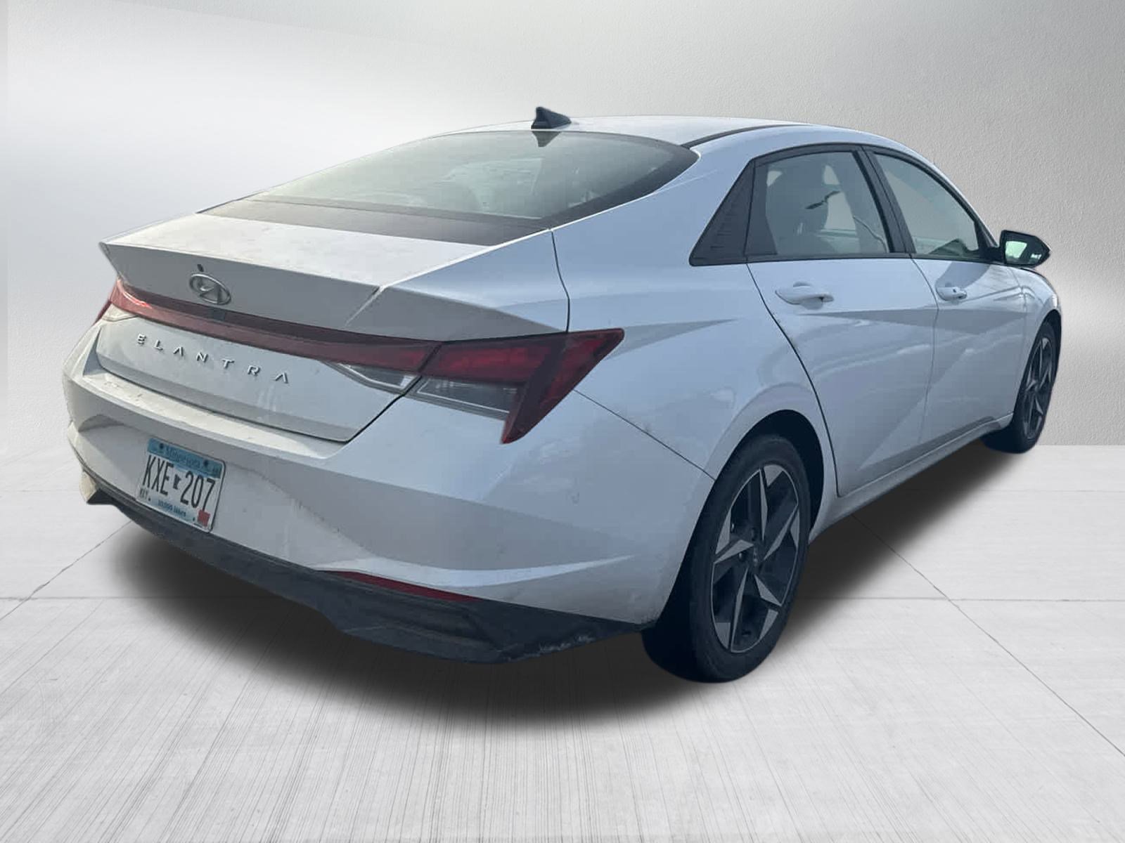 Used 2023 Hyundai Elantra SEL w/ Convenience Package image 4