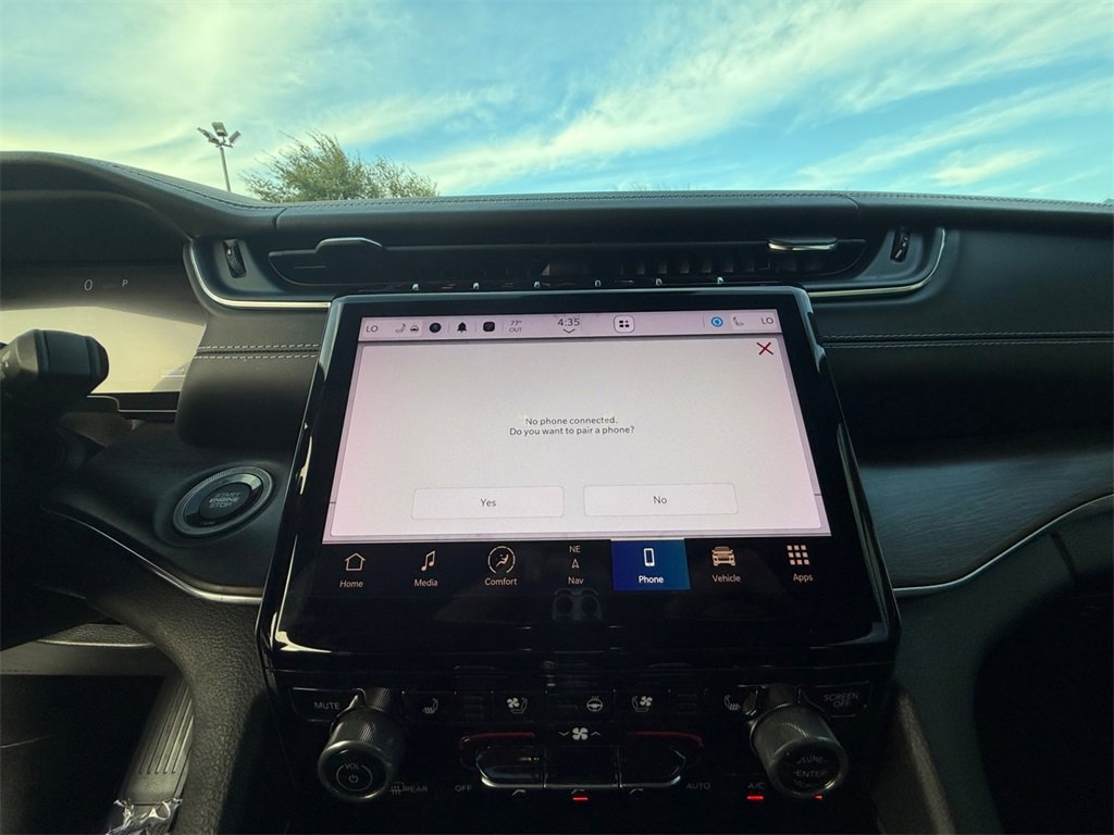 Used 2022 Jeep Grand Cherokee Overland w/ Luxury Tech Group IV image 21