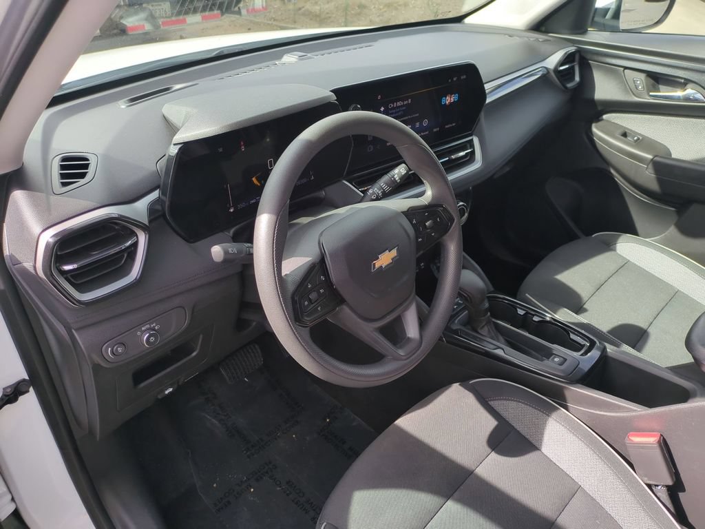 Used 2025 Chevrolet TrailBlazer LT AWD/4WD image 15