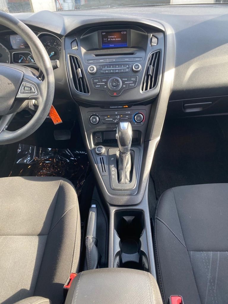 Used 2015 Ford Focus SE FWD image 19