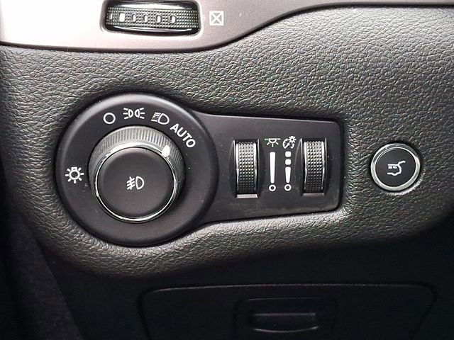 Used 2019 Jeep Cherokee Latitude Plus w/ Comfort/Convenience Group image 24