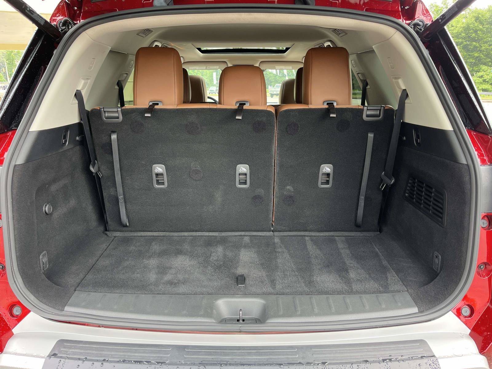 Used 2023 Nissan Pathfinder Platinum w/ Cargo Package FWD image 10