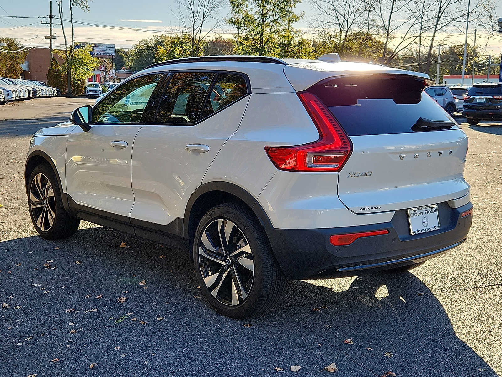 Certified 2024 Volvo XC40 B5 Plus w/ Protection Package Premier AWD/4WD image 4