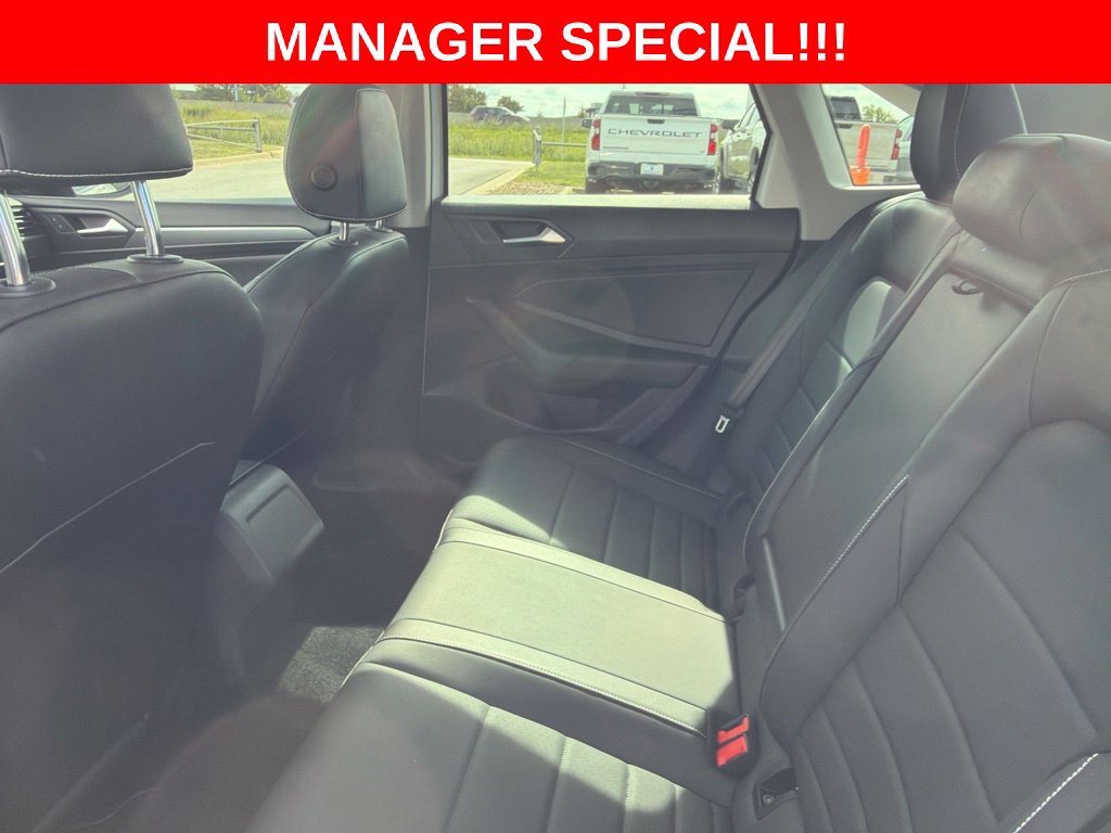Used 2023 Volkswagen Jetta SE FWD image 12