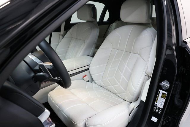 Used 2024 BMW 760i xDrive w/ Executive Package image 77