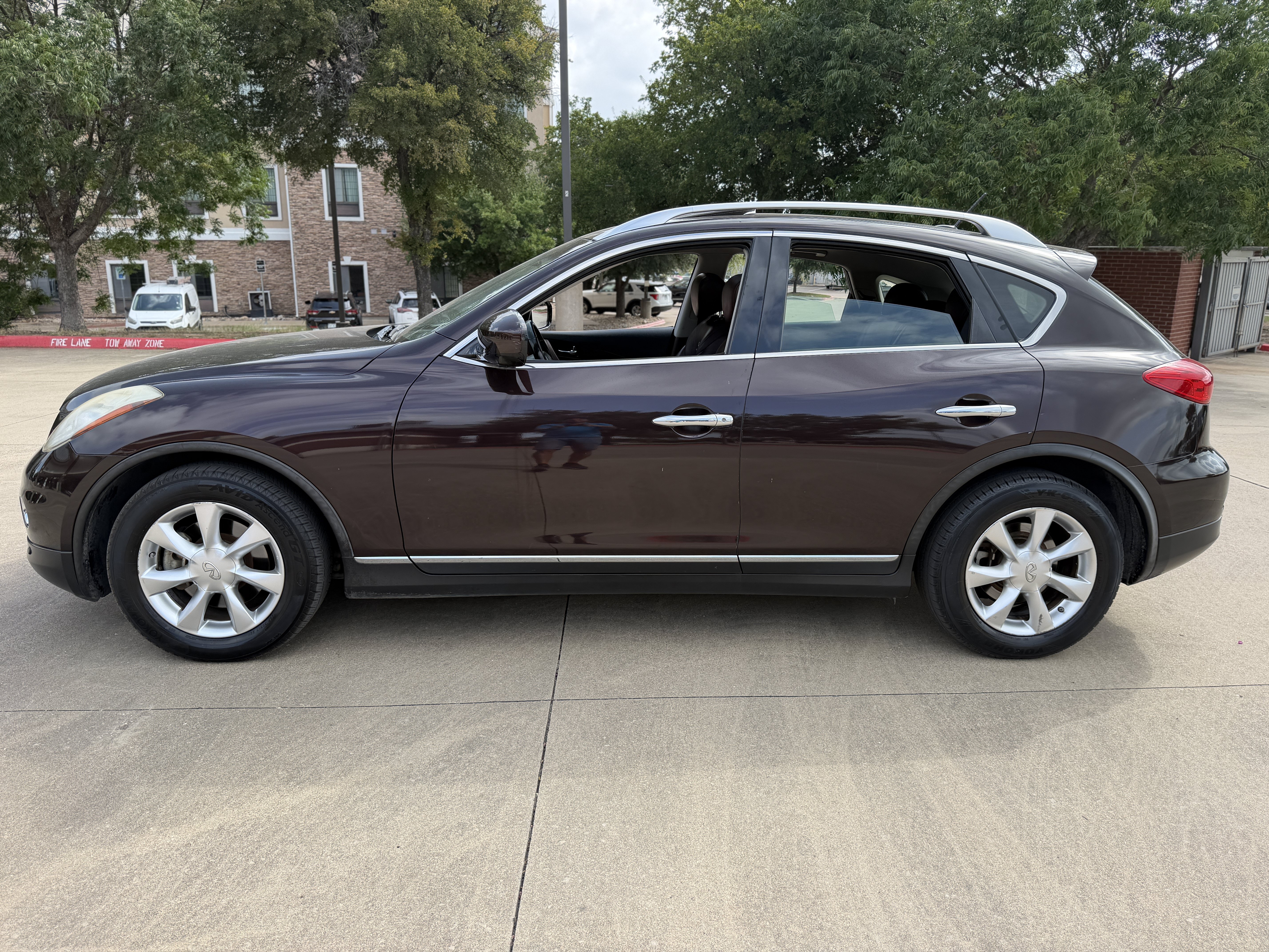 Used 2010 INFINITI EX35 Journey RWD image 4