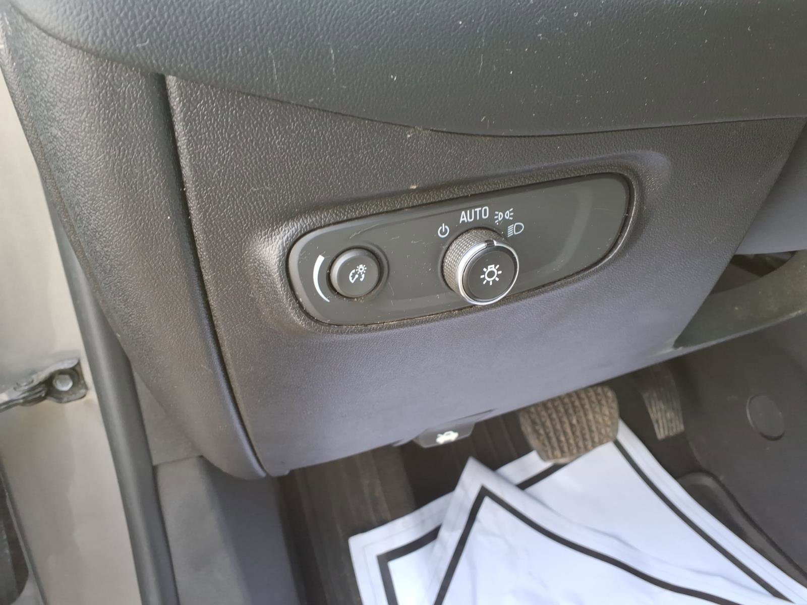 Used 2018 Chevrolet Equinox LT image 22