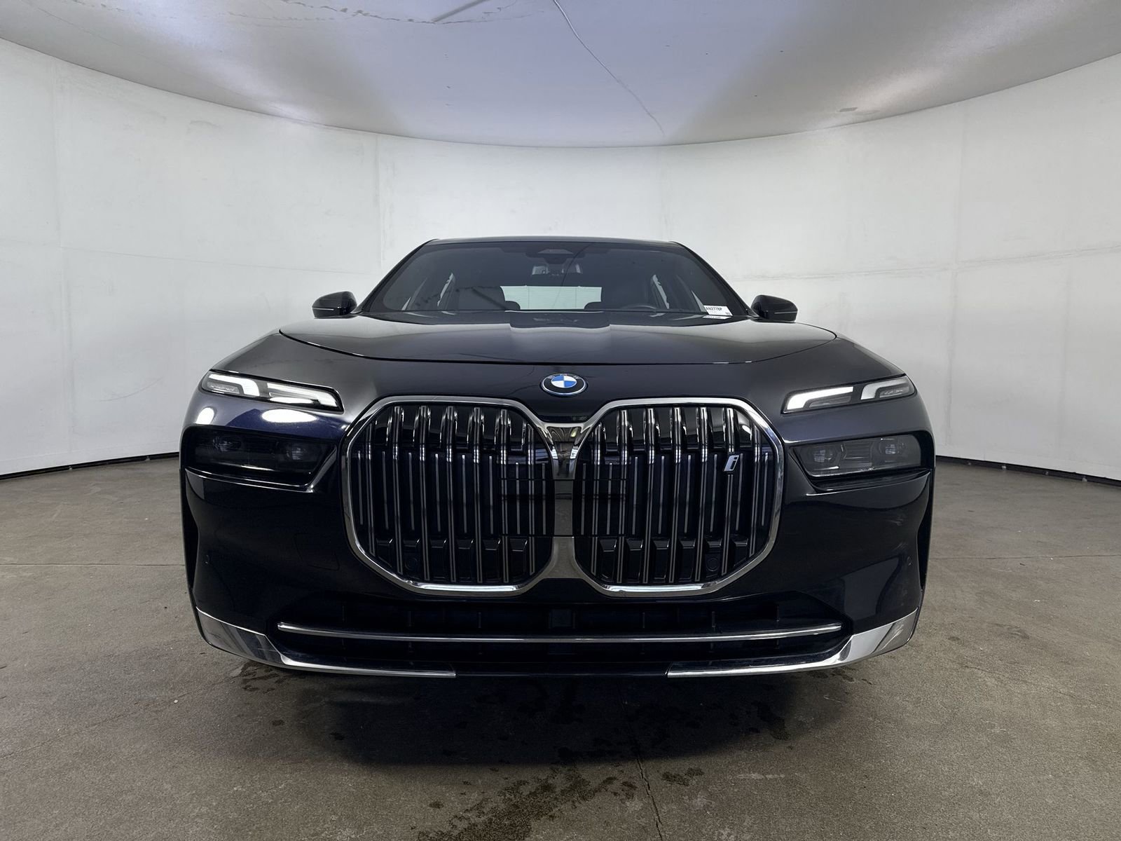 Used 2023 BMW i7 xDrive60 image 26