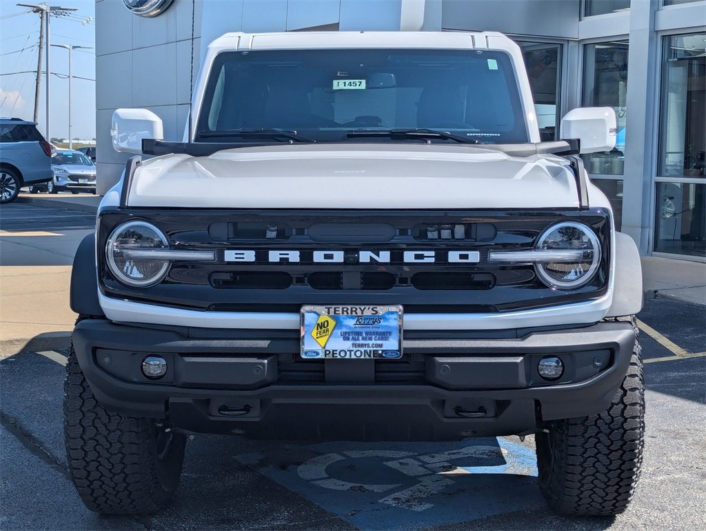 New 2025 Ford Bronco Outer Banks w/ Sasquatch Package image 2