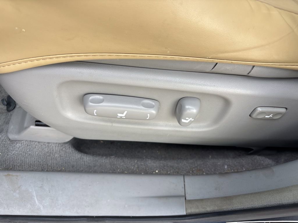 Used 2005 Toyota Highlander 2WD V6 w/ 3rd Row image 22