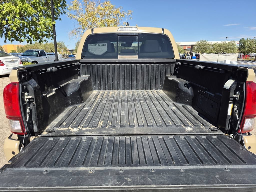 Used 2020 Toyota Tacoma SR5 AWD/4WD image 8