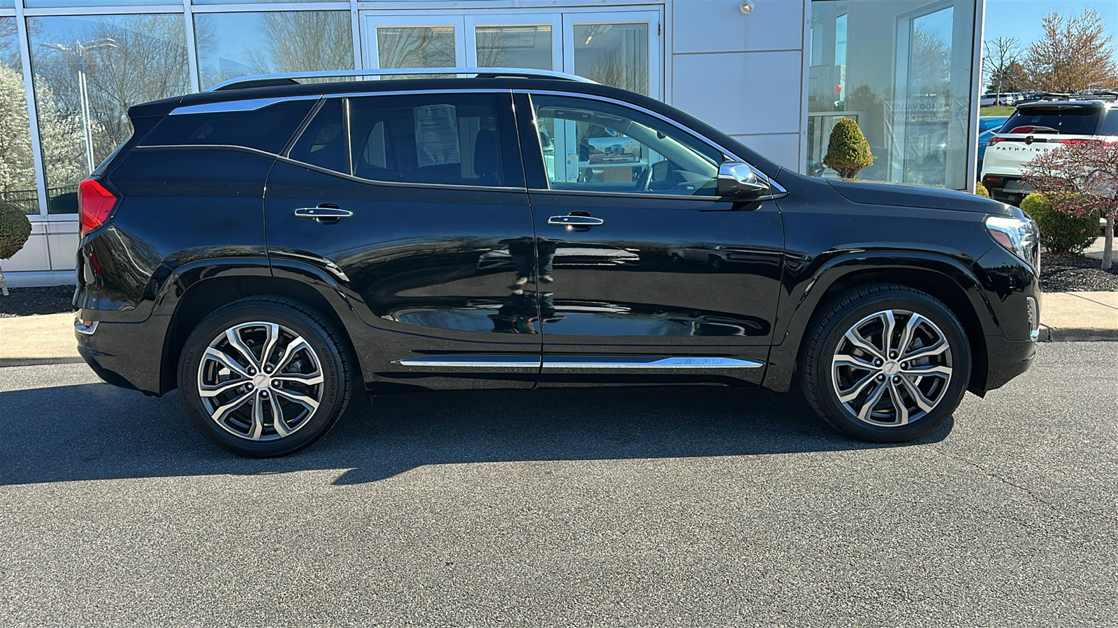 Used 2019 GMC Terrain Denali w/ Advanced Safety Package image 29