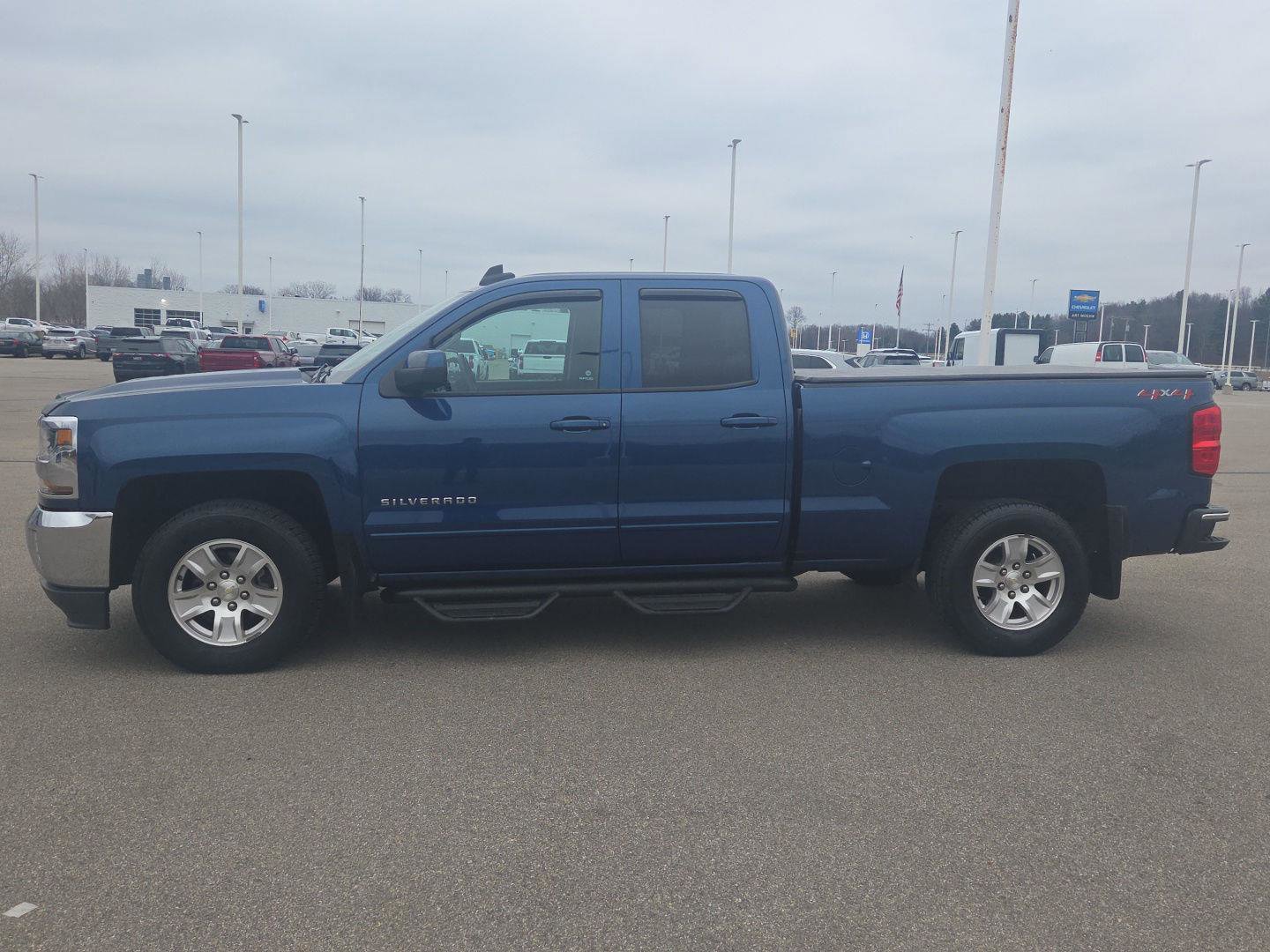 Used 2018 Chevrolet Silverado 1500 LT w/ All Star Edition image 2