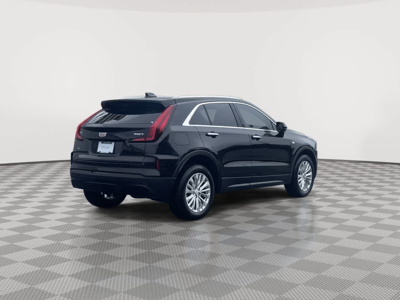 Certified 2024 Cadillac XT4 Luxury w/ Cold Weather Package AWD/4WD image 8
