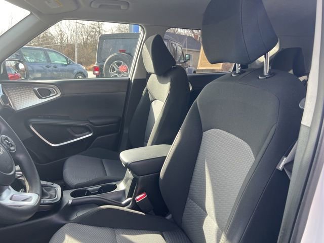 Used 2022 Kia Soul LX image 3